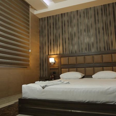 Avan Plaza Hotel 예레반 외부 사진