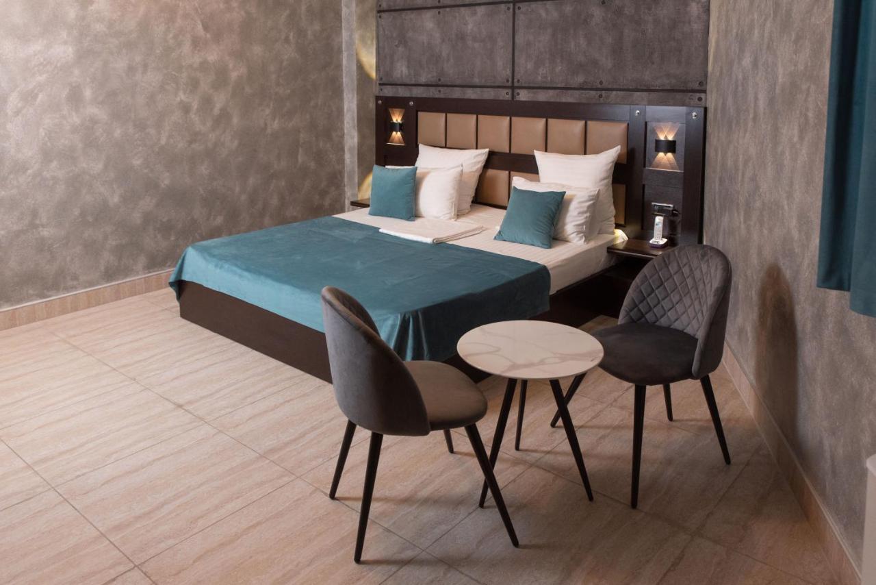 Avan Plaza Hotel 예레반 외부 사진