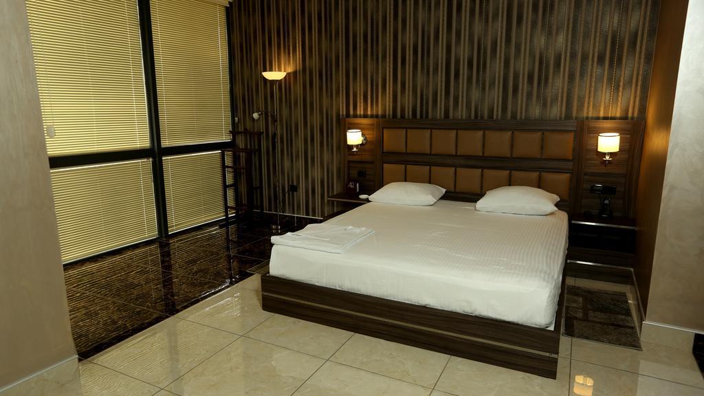 Avan Plaza Hotel 예레반 외부 사진
