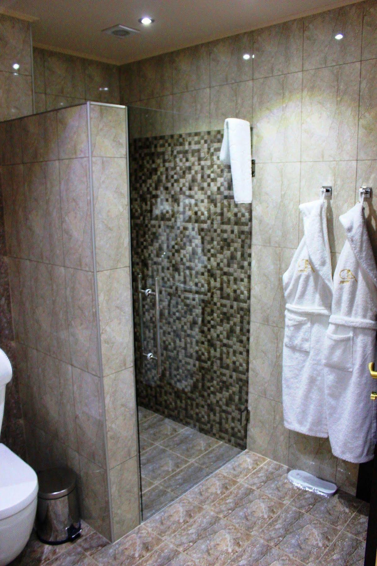 Avan Plaza Hotel 예레반 외부 사진