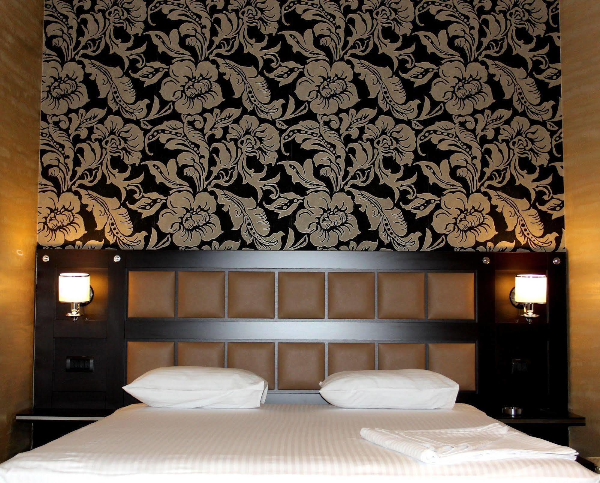 Avan Plaza Hotel 예레반 외부 사진