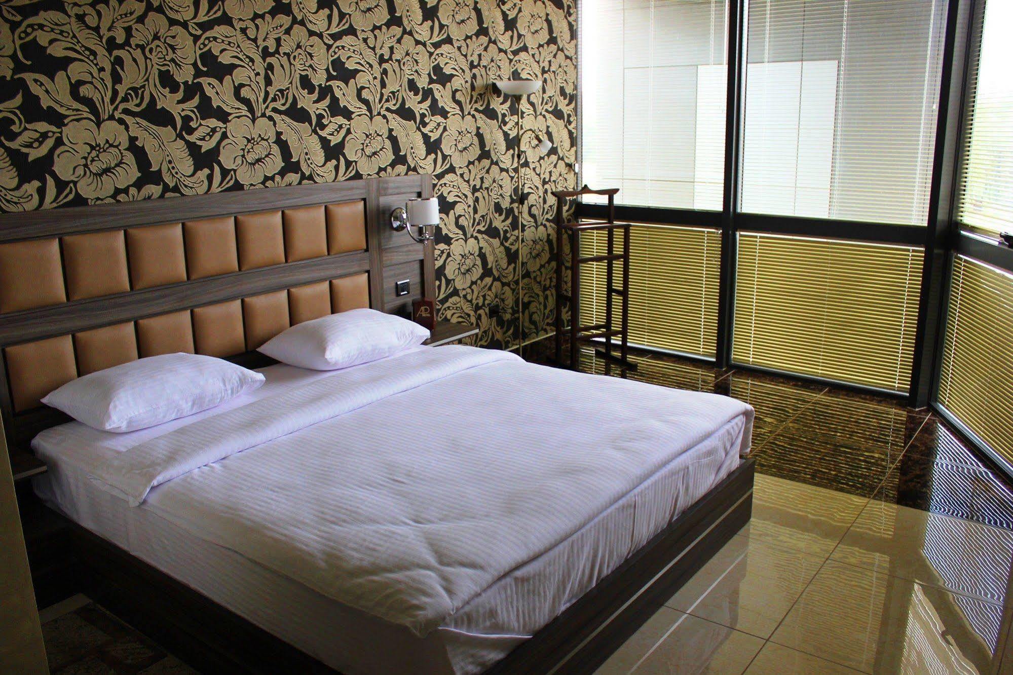 Avan Plaza Hotel 예레반 외부 사진