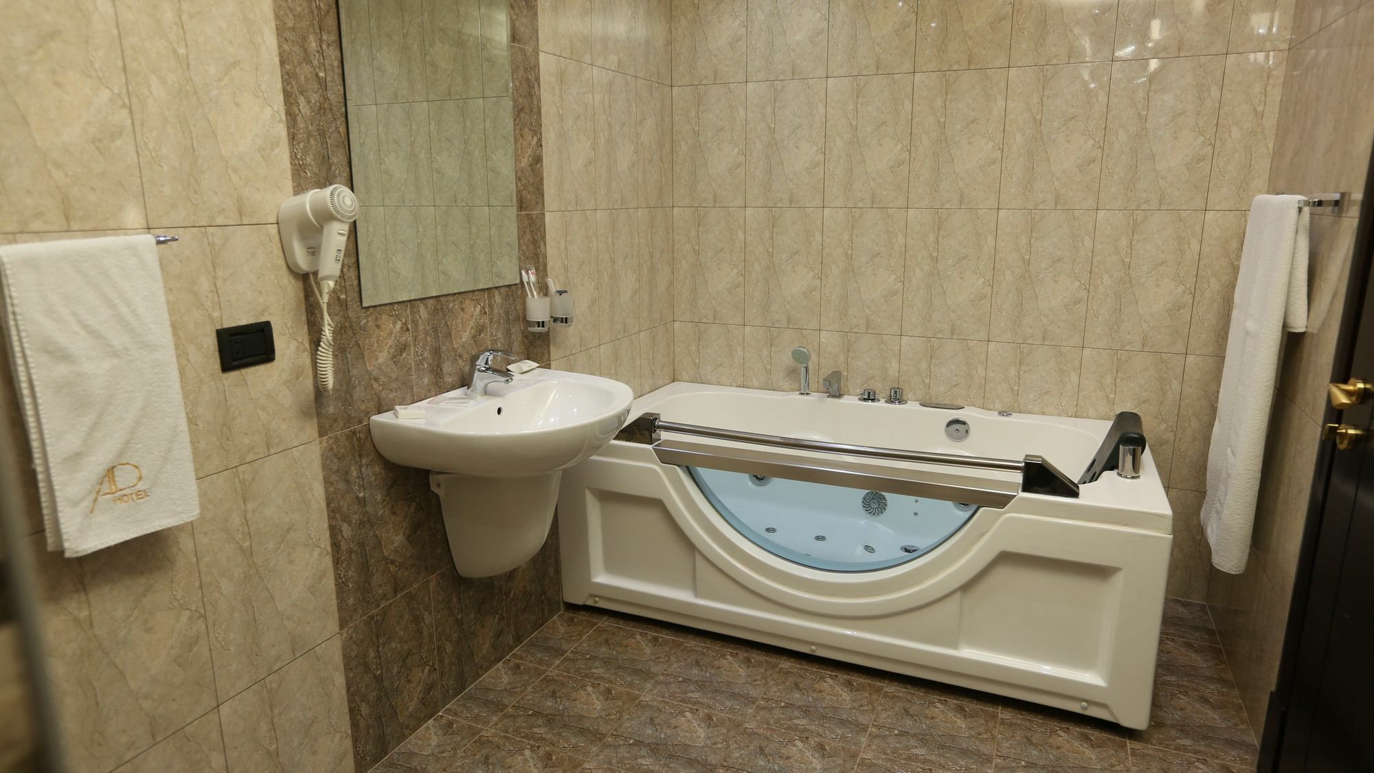Avan Plaza Hotel 예레반 외부 사진